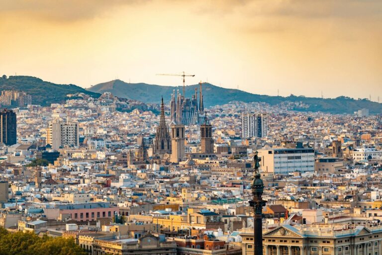 Barcelona: Park Güell, Gaudí a věčné lešení